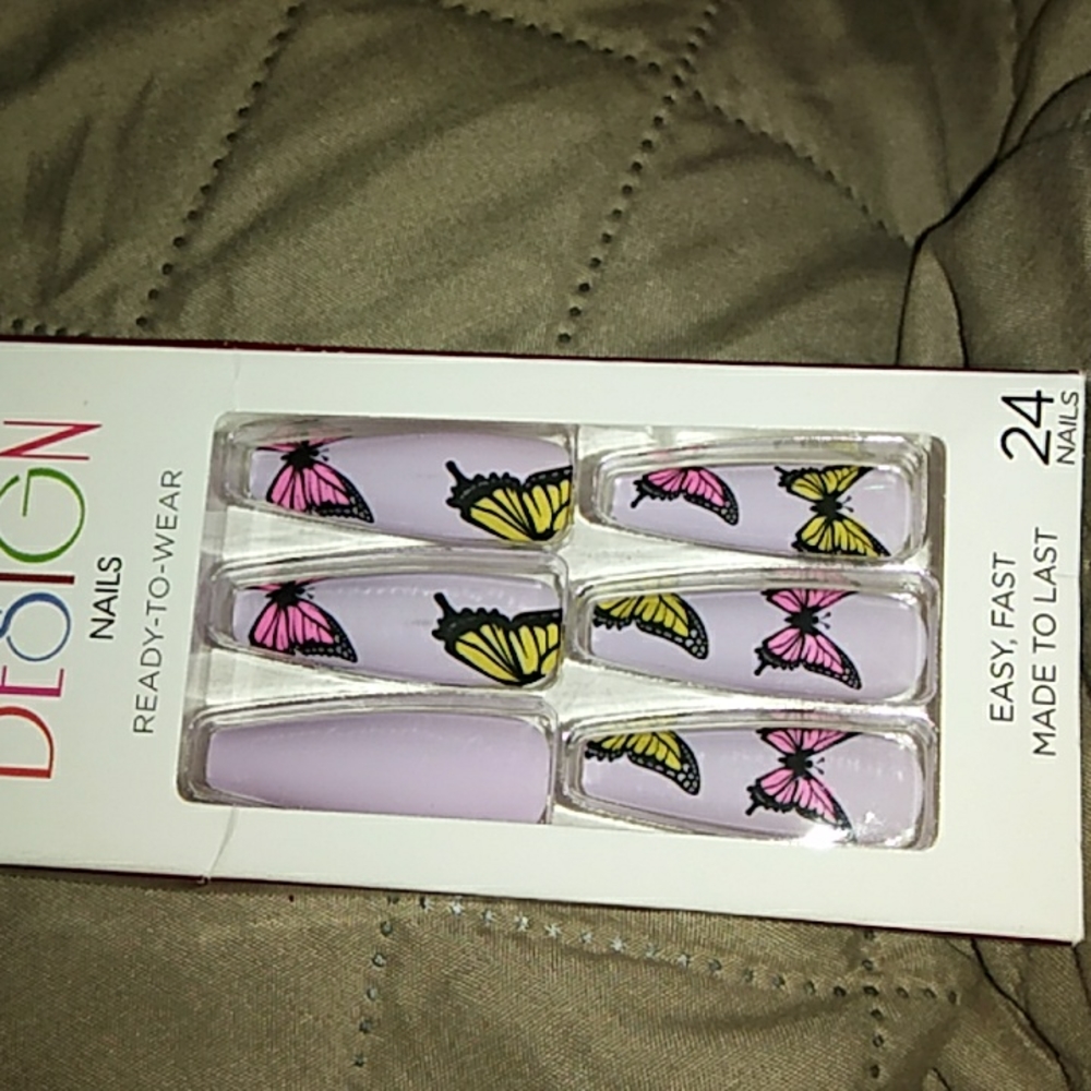 COPY - NWT 24pc. Extra Long purple W/ butterfly nails
